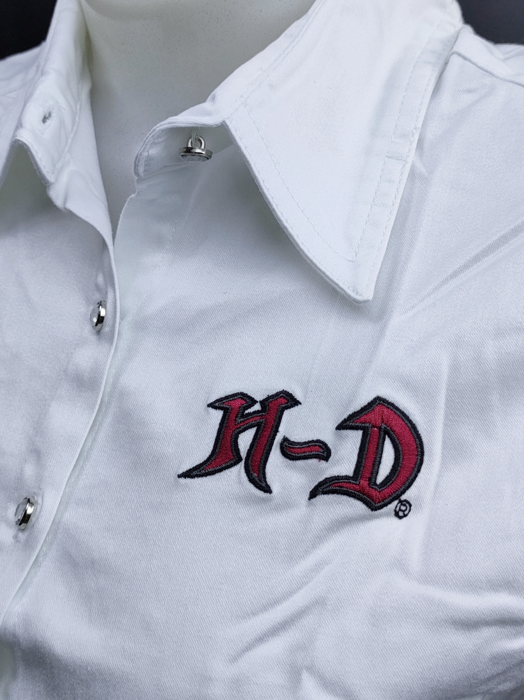 เสื้อ Shirt H-D Woman แขนสั้น ปักลาย ตัวหนังสือปีกดำแดง ไซส์ S
