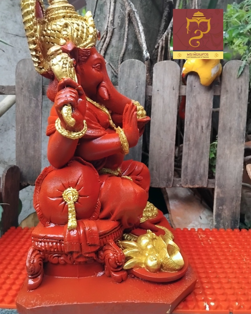 พระพิฆเนศ ปางรีนาโมจัน ปางปลดหนี้ปลดสิน อภิลาภแห่งความอุดมสมบูรณ์ วรกายสีแดงเข้ม