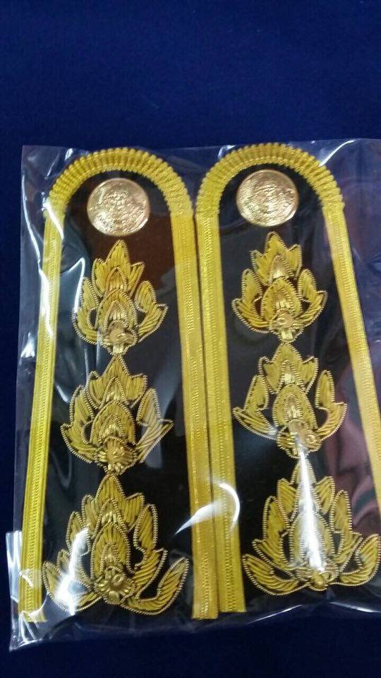 อินทรธนูทีโอที(TOT)ชุดขาว ชั้นเอก