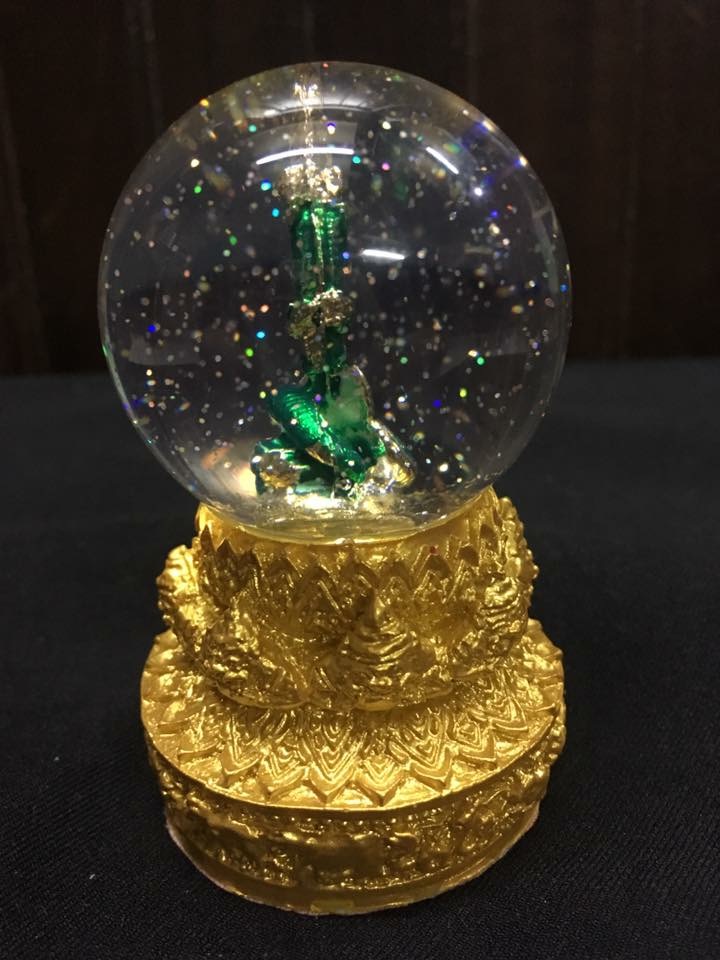 พญานาคในลูกแก้ว ขนาดเล็ก