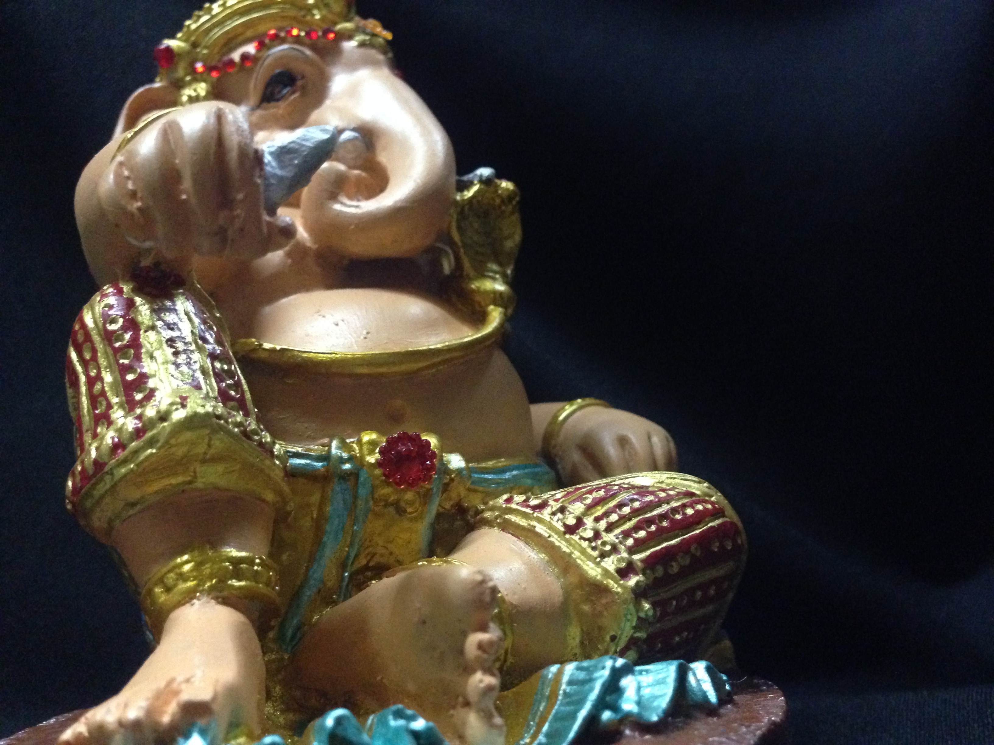 พระพิฆเนศปางเสวยสุข นอนเอกเขนก 2กร