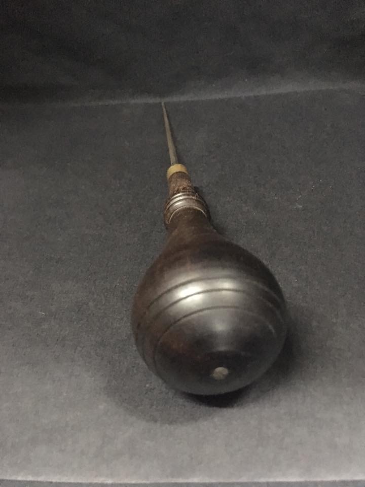 มีดแทงหยวก ผลิตโดยช่างที่มีประสบการณ์กว่า 15 ปี จับถนัด ใบมีดอย่างดี ด้ามไม้ทำจากไม้แท้ไม่จกตา