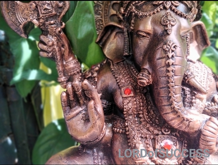 "ร่ำรวยดั่งอภิมหาเศรษฐีพร้อมบารมี พบกับความสำเร็จในสิ่งที่คาดหวัง" พระพิฆเนศ ปางพระทานพร อัครอภิมหาเศรษฐี องค์สีน้ำตาลดำ สูง 18 นิ้ว