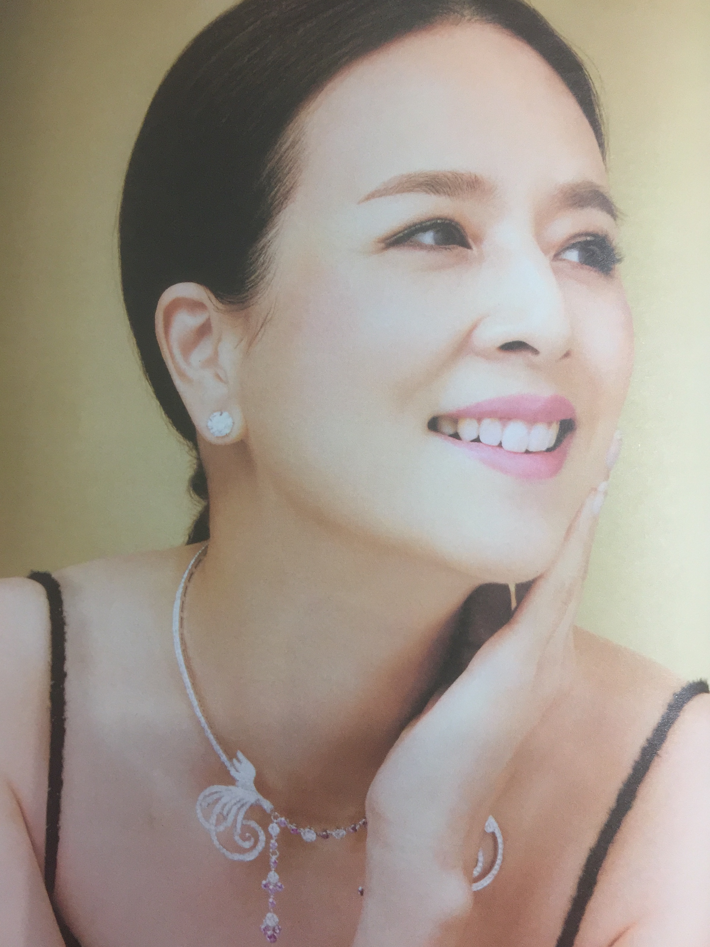 มาดามแป้ง ชีวิตไม่เคยโรยด้วยกุหลาบ. ผู้เขียน นวลพรรณ ล่ำซำ 0 กก.