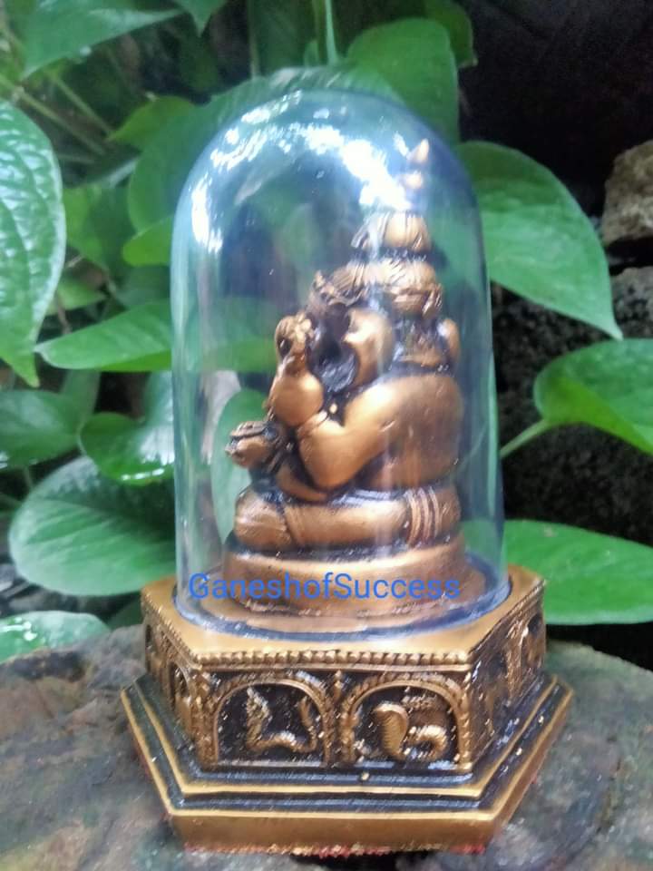 พระพิฆเนศ ปางมหาเศรษฐี ครอบแก้ว ฐาน6เหลี่ยม 12 นักษัตร