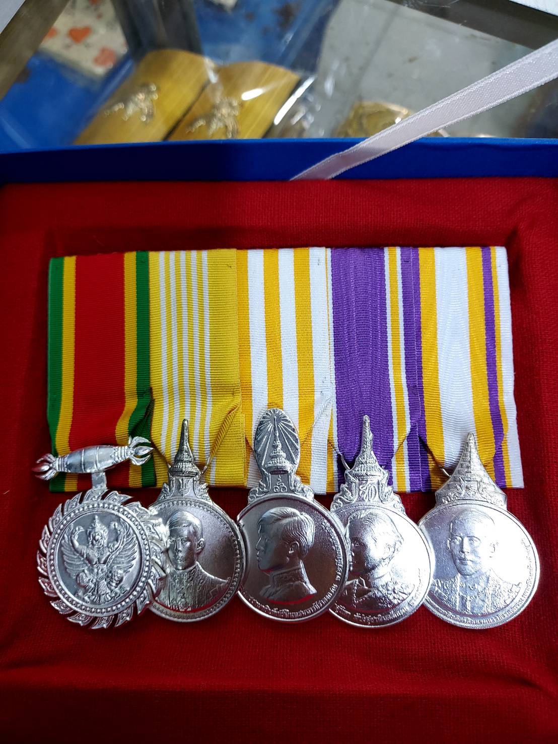 เหรียญที่ระลึกประดับแพรแถบ