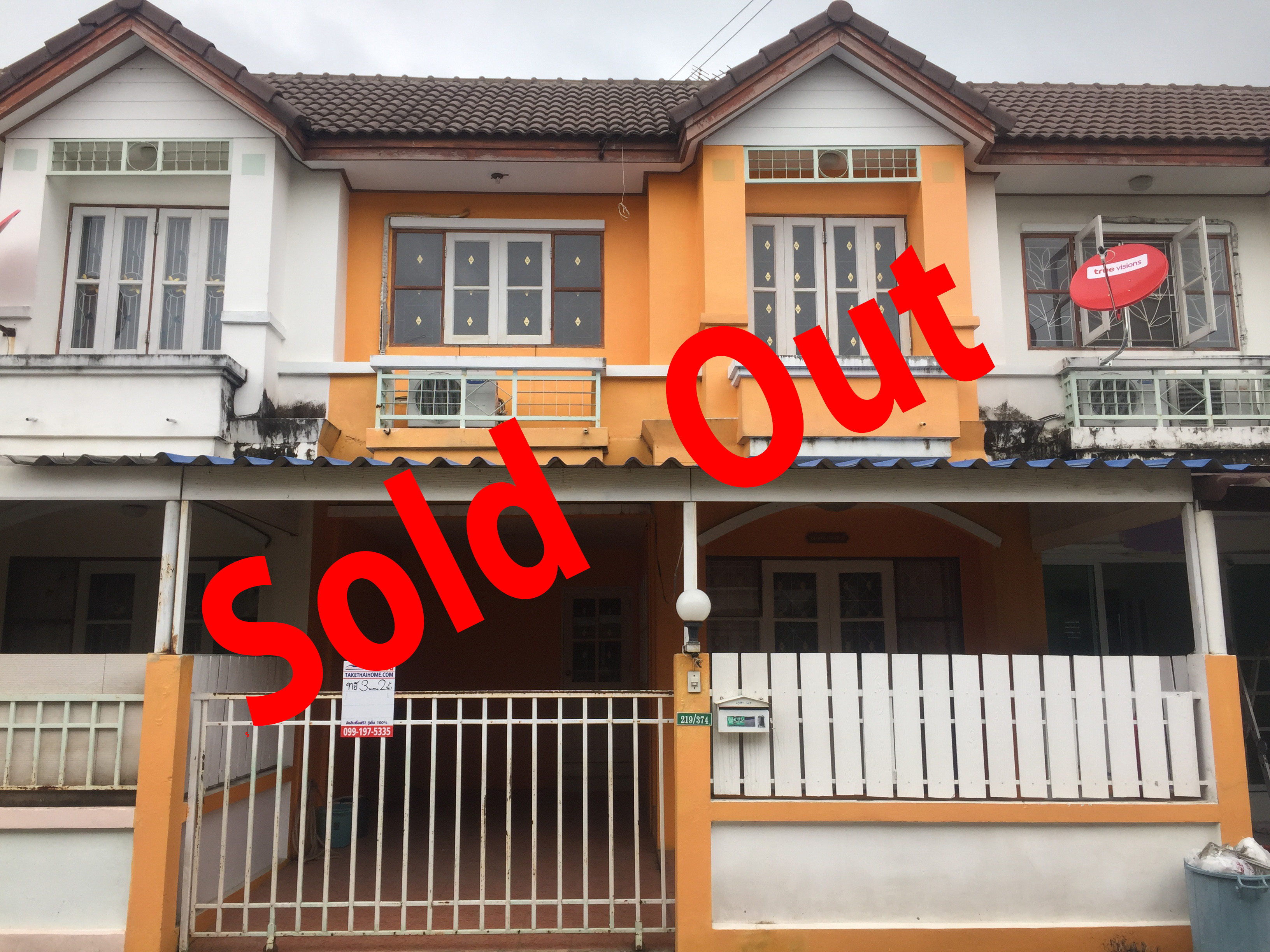 ทาวน์เฮาส์ 2 ชั้น หมู่บ้านอักษรา ติดถนนบางกรวย-ไทรน้อย ( ตลาดบางบัวทอง ) ใกล้สถานีรถไฟฟ้าสายสีเมือง สถานีแยกบางพลู