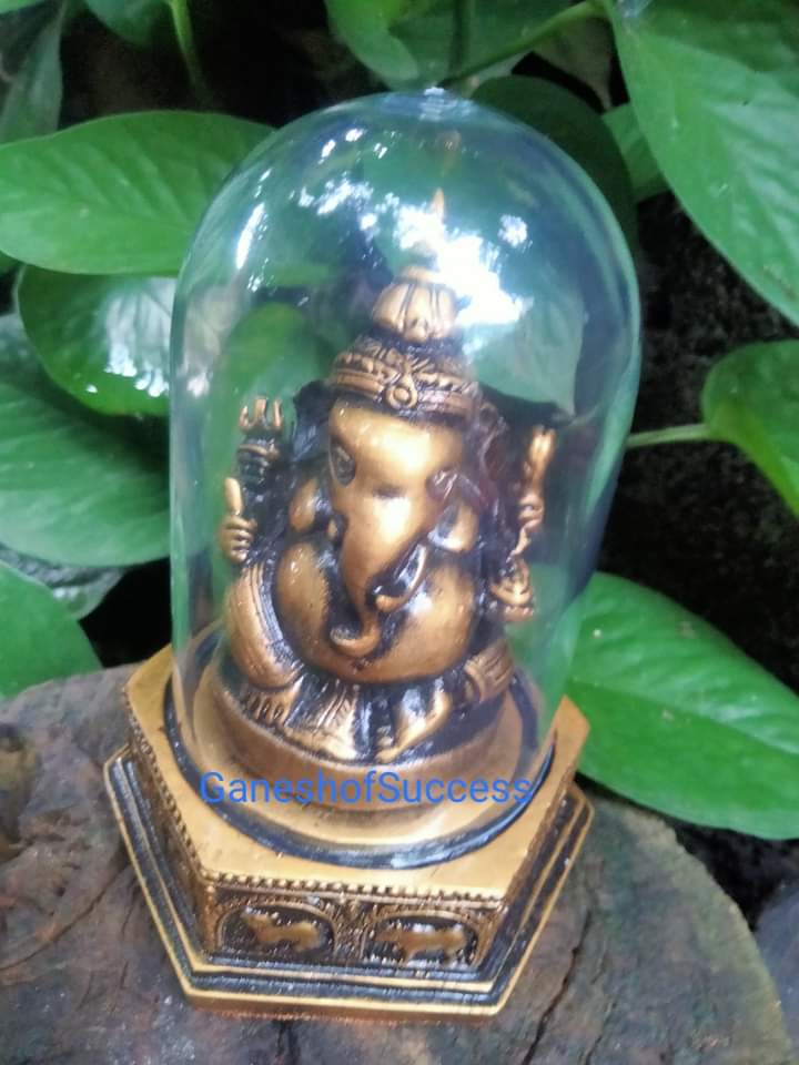 พระพิฆเนศ ปางมหาเศรษฐี ครอบแก้ว ฐาน6เหลี่ยม 12 นักษัตร