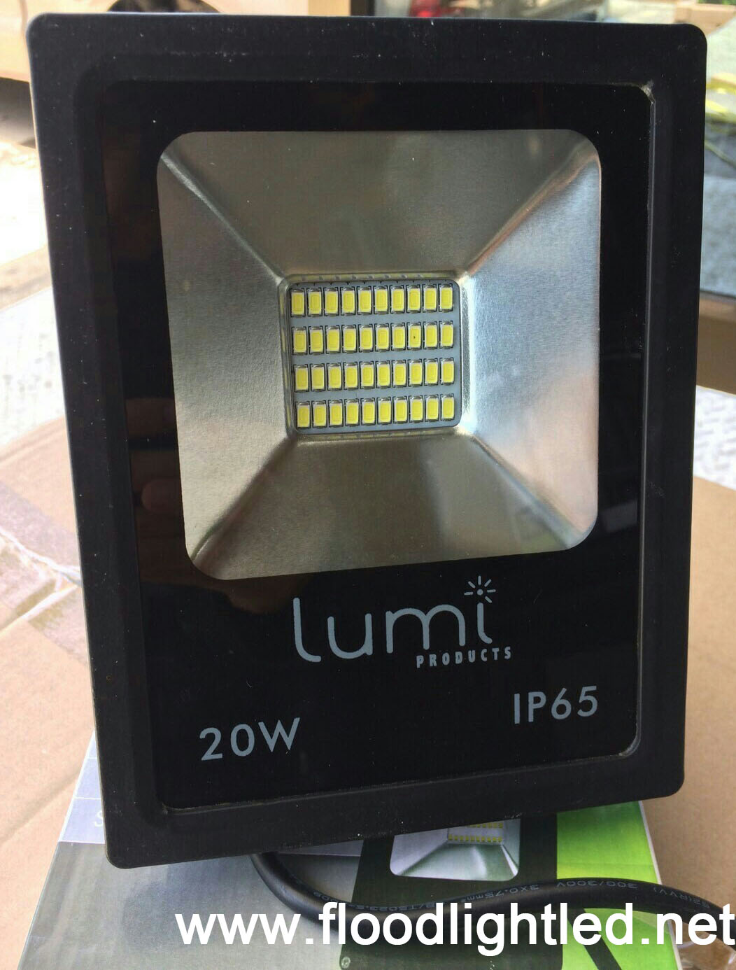 สปอร์ตไลท์LED Lumi 20w (แสงส้ม)