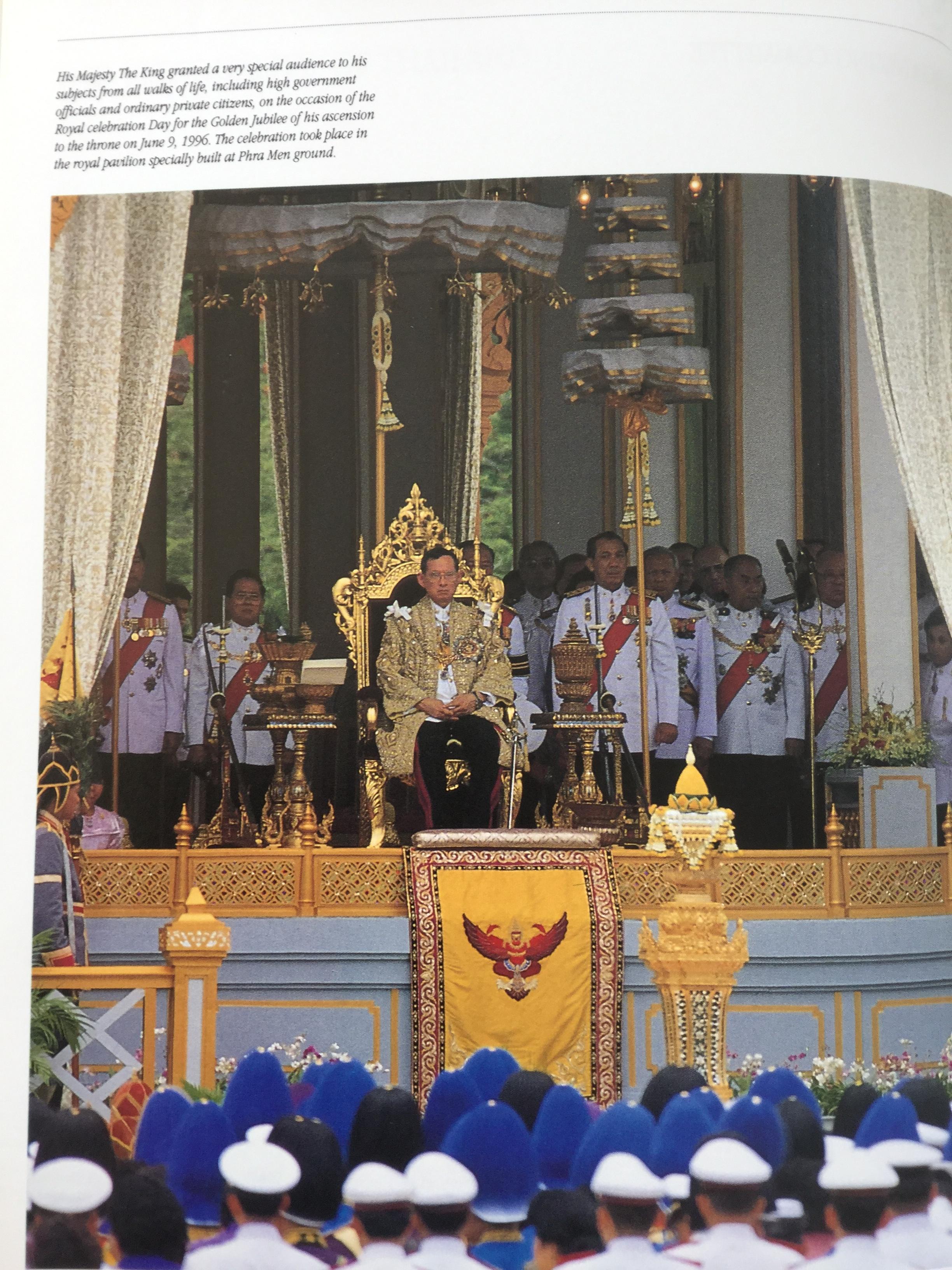 The PERSONALITY of THAILAND. ผู้จัดทำ Tourism Authority of Thailand 3,600 กรัม