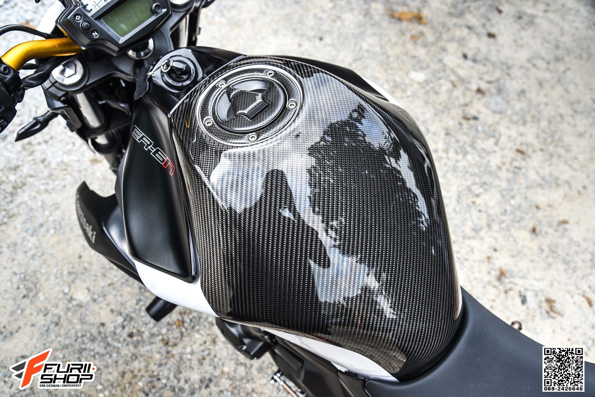 ครอบถังเพรียวเคฟล่าตัวใหญ่ FORCE RACING FOR KAWASAKI ER6N