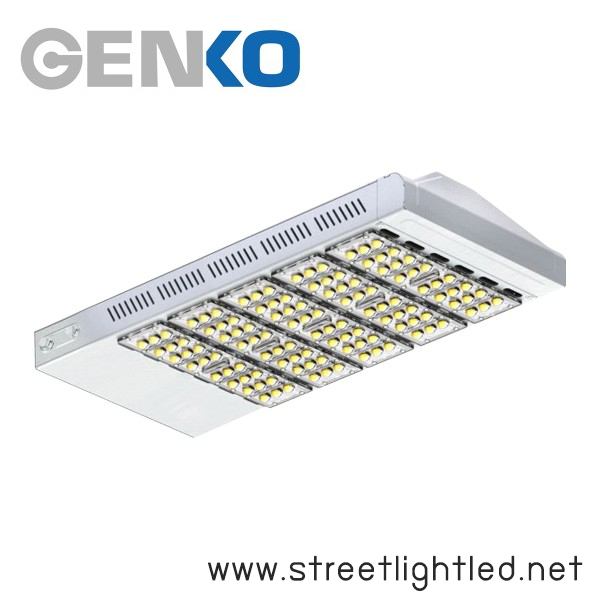 โคมไฟถนน LED 200w ยี่ห้อ GENKO (แสงส้ม)