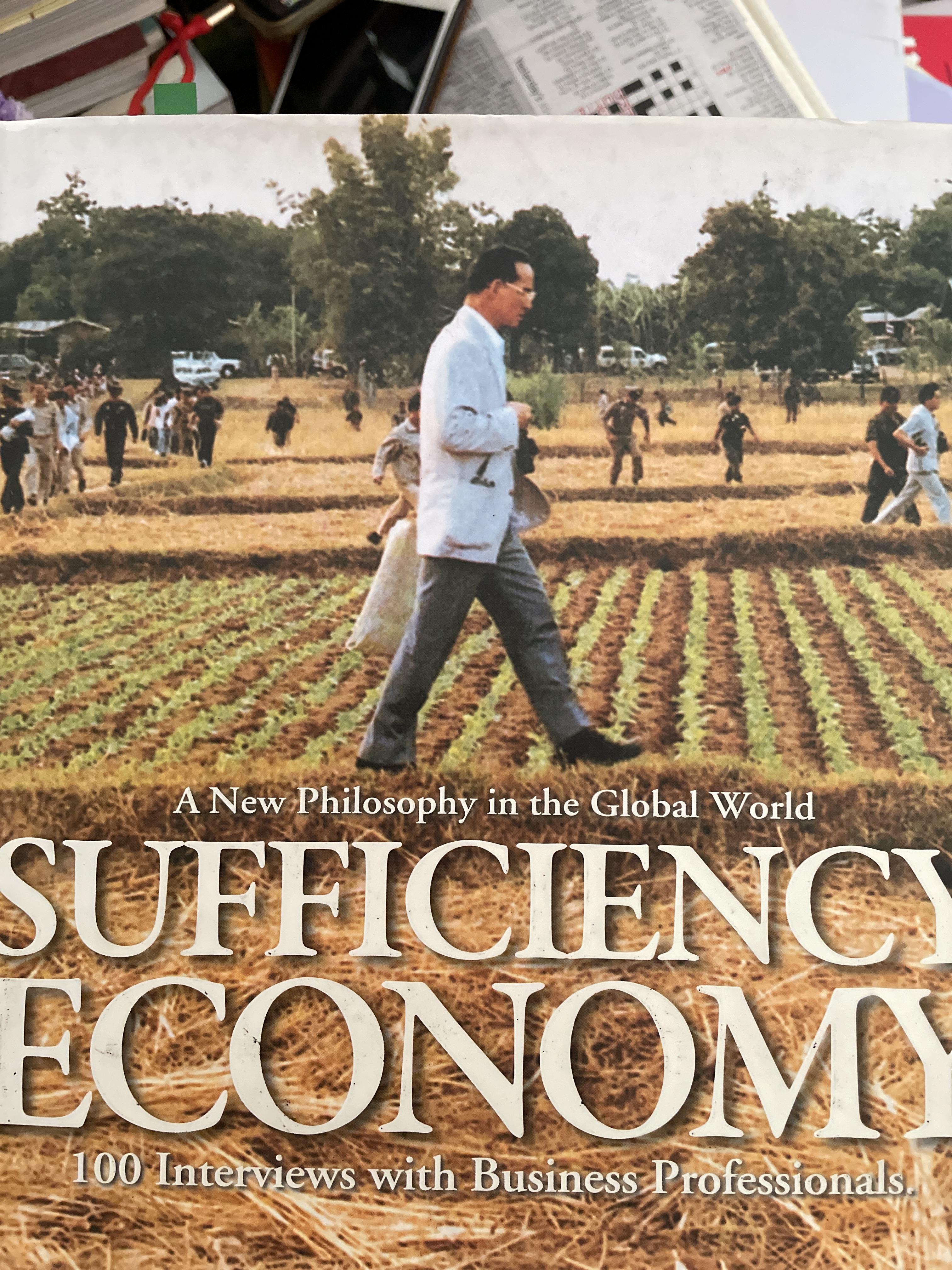 SUFFICIENCY. ECONOMY. A new Philosophy in the Global World. 100 Interviews with Business Professionals 0 กก.