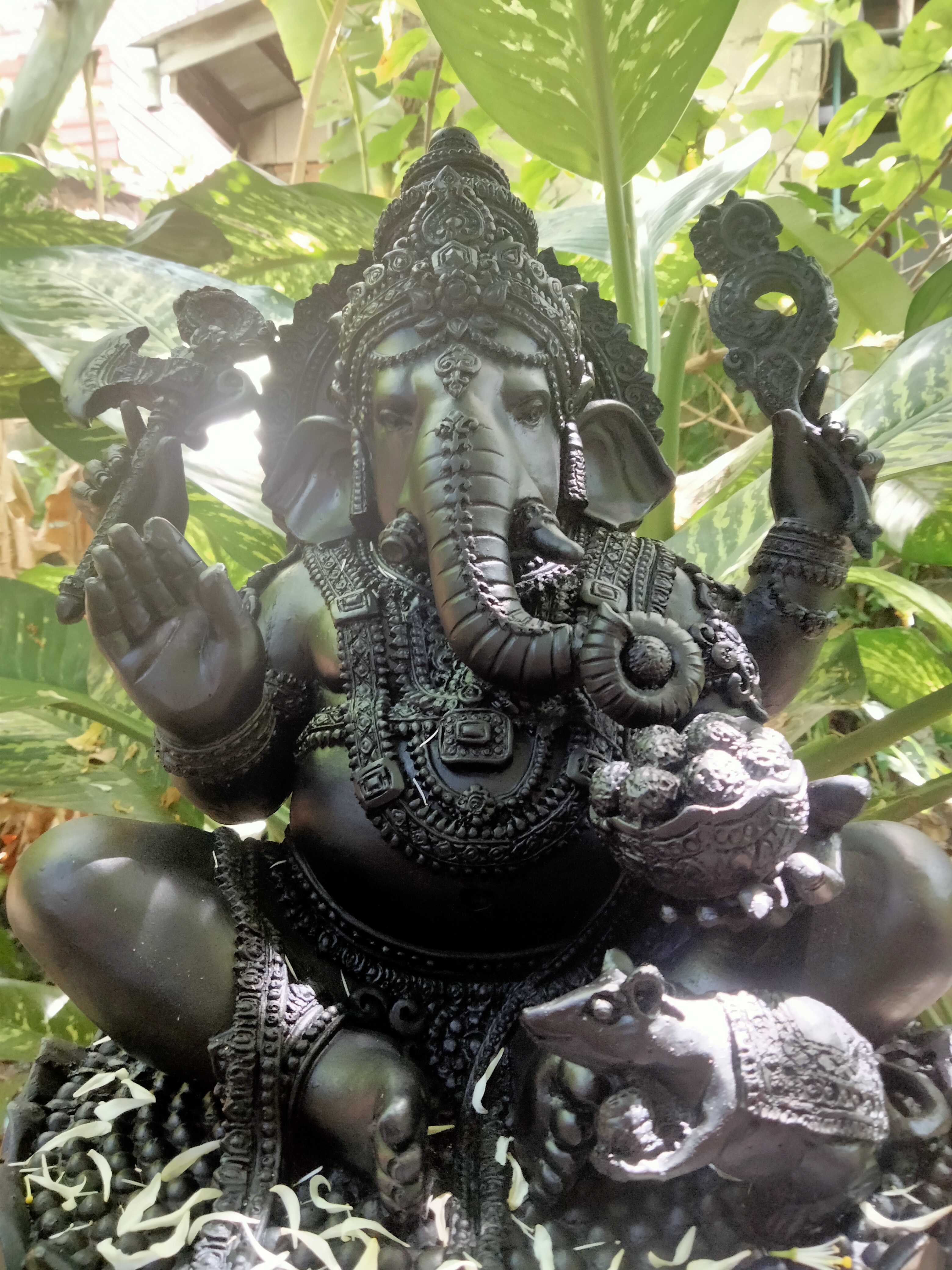 พระพิฆเนศองค์ดำ ราหู เหมาะสำหรับผู้เกิดวันพุธกลางคืนเป็นที่สุด....!!