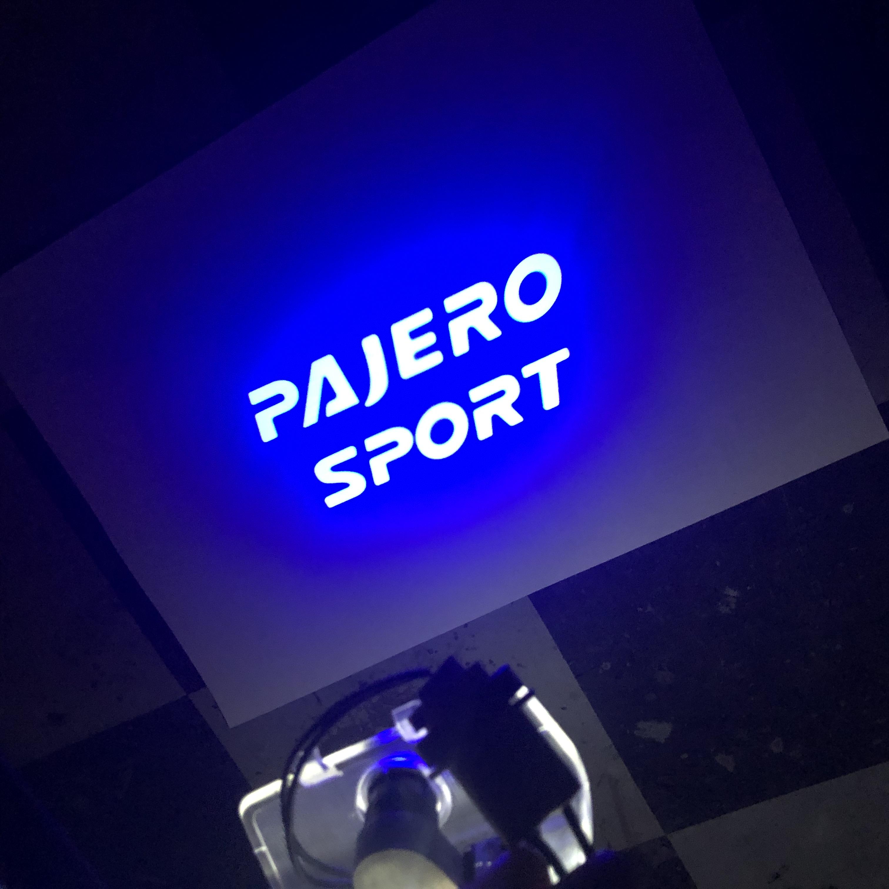 ไฟส่องประตู Pajero Sport (ตัวหนังสือ สีน้ำเงิน)