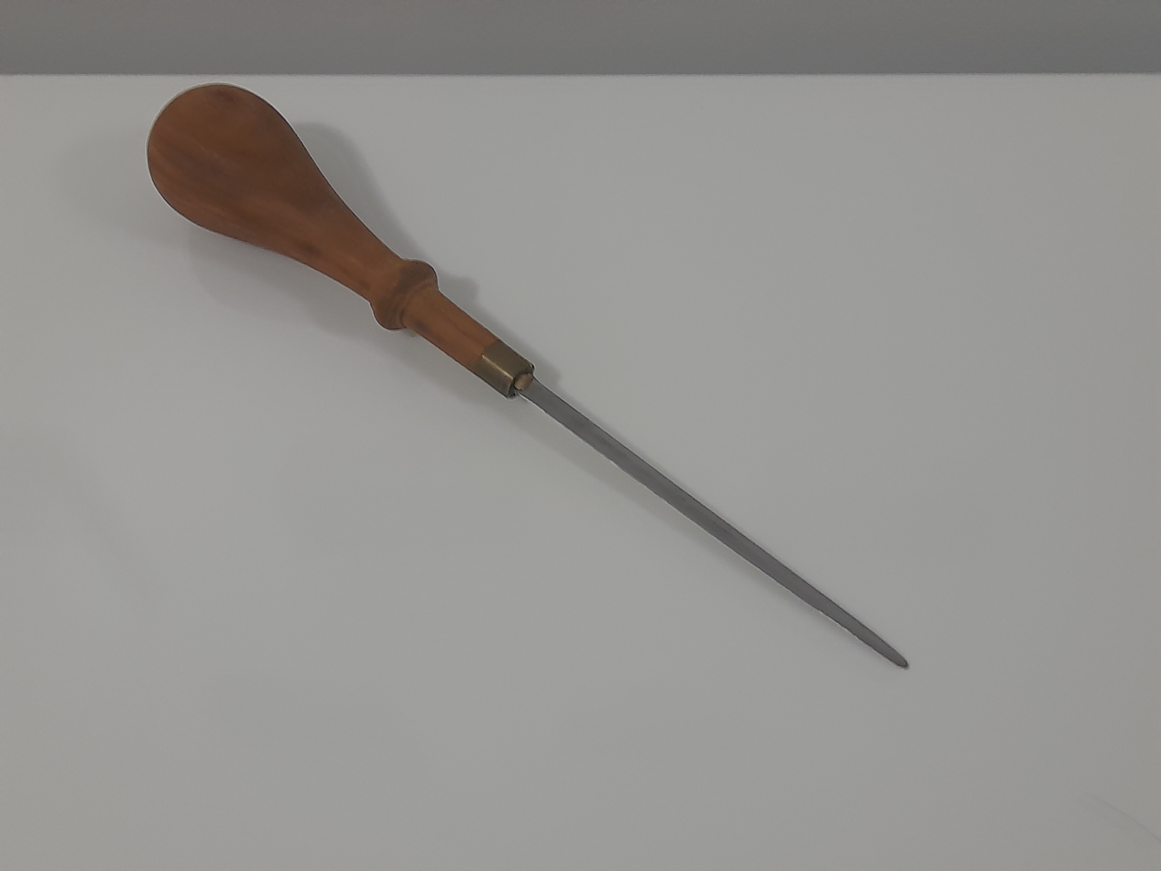 มีดแทงหยวก ผลิตโดยช่างที่มีประสบการณ์กว่า 15 ปี จับถนัด ใบมีดอย่างดี ด้ามไม้ทำจากไม้แท้ไม่จกตา