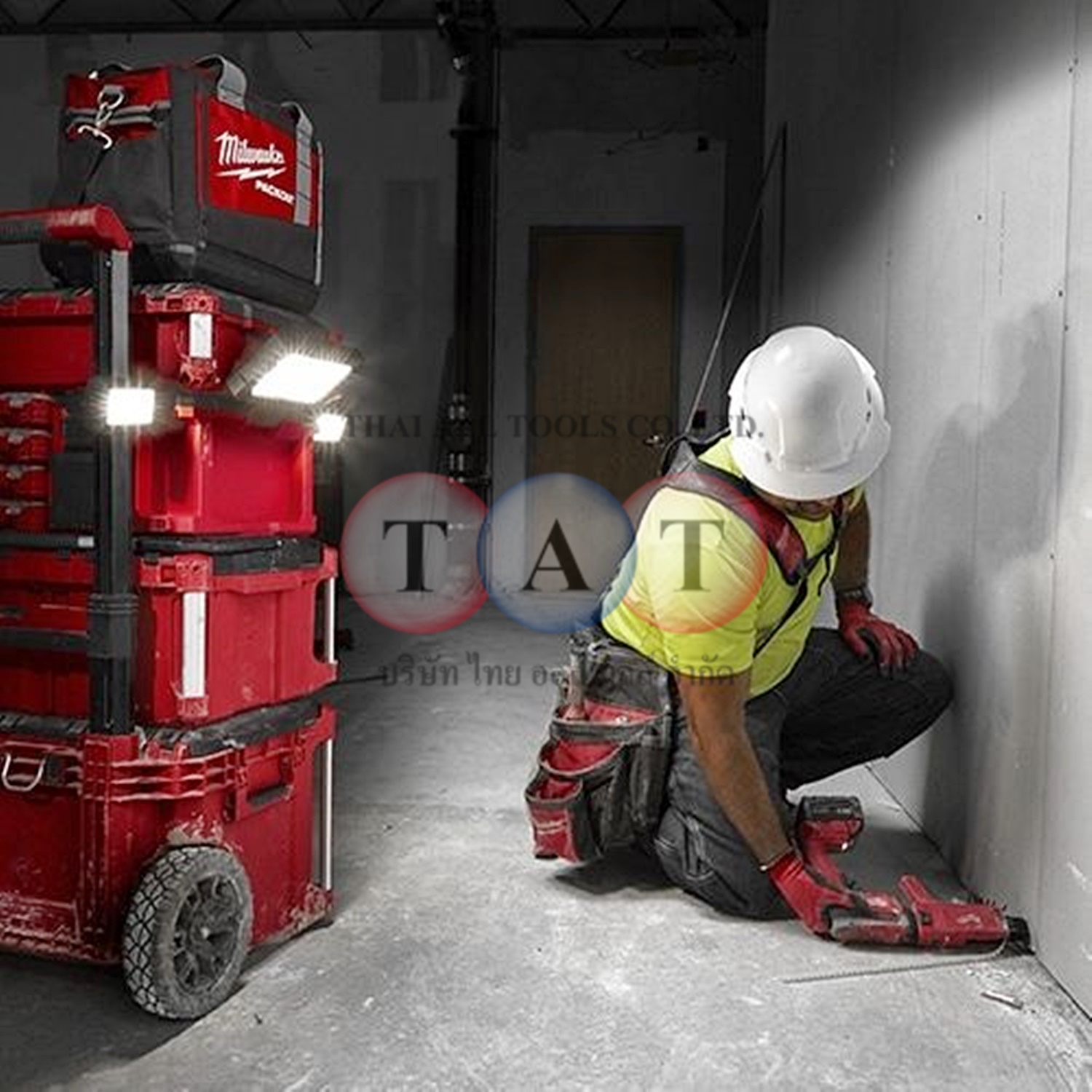 Milwaukee M18 POALC-0 ไฟสนามและแท่นชาร์จไร้สาย | สว่างจ้า ชาร์จไว ใช้งานยาวนาน