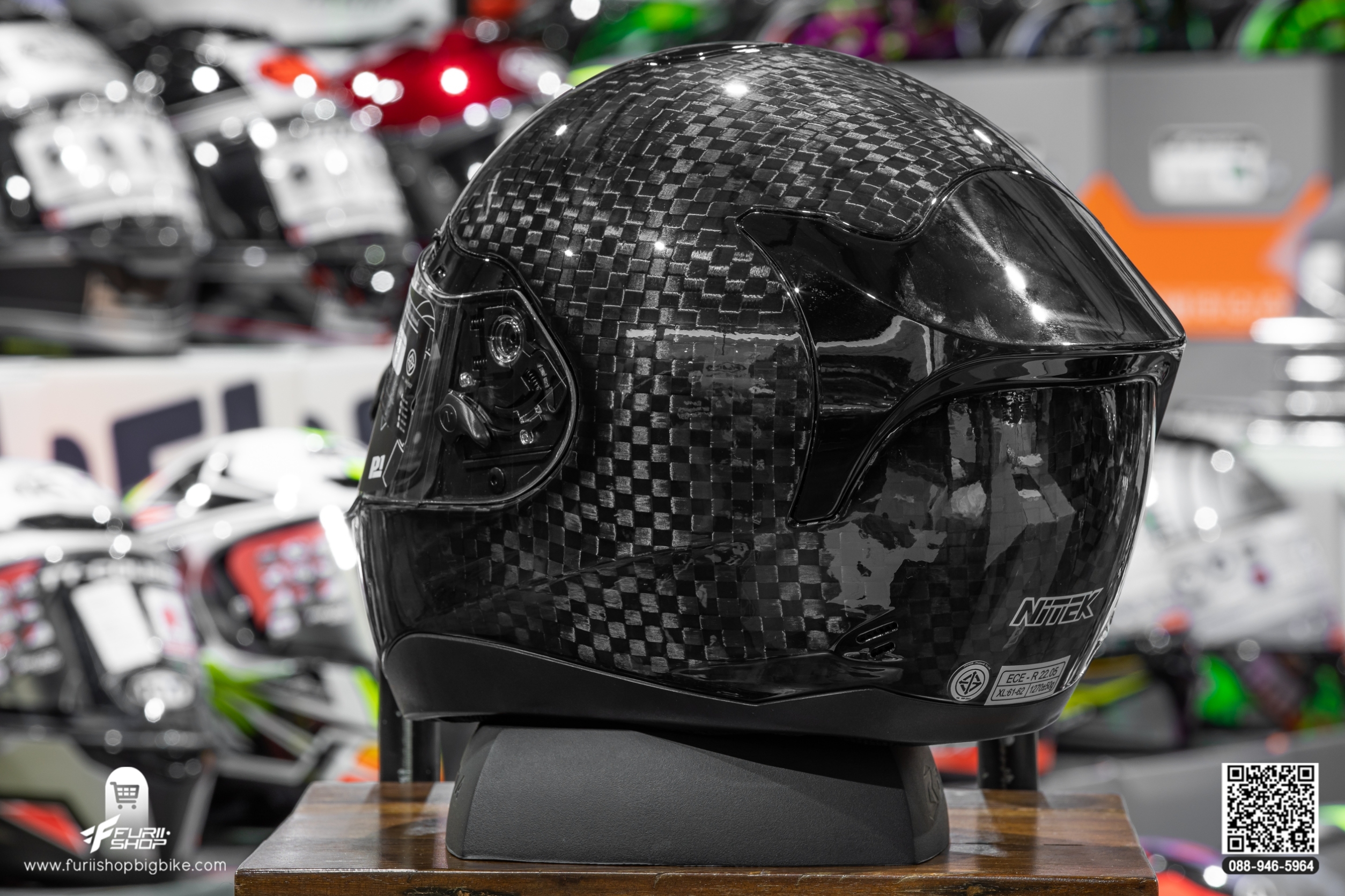 หมวกกันน็อค Nitek P1 Black Carbon 12 K