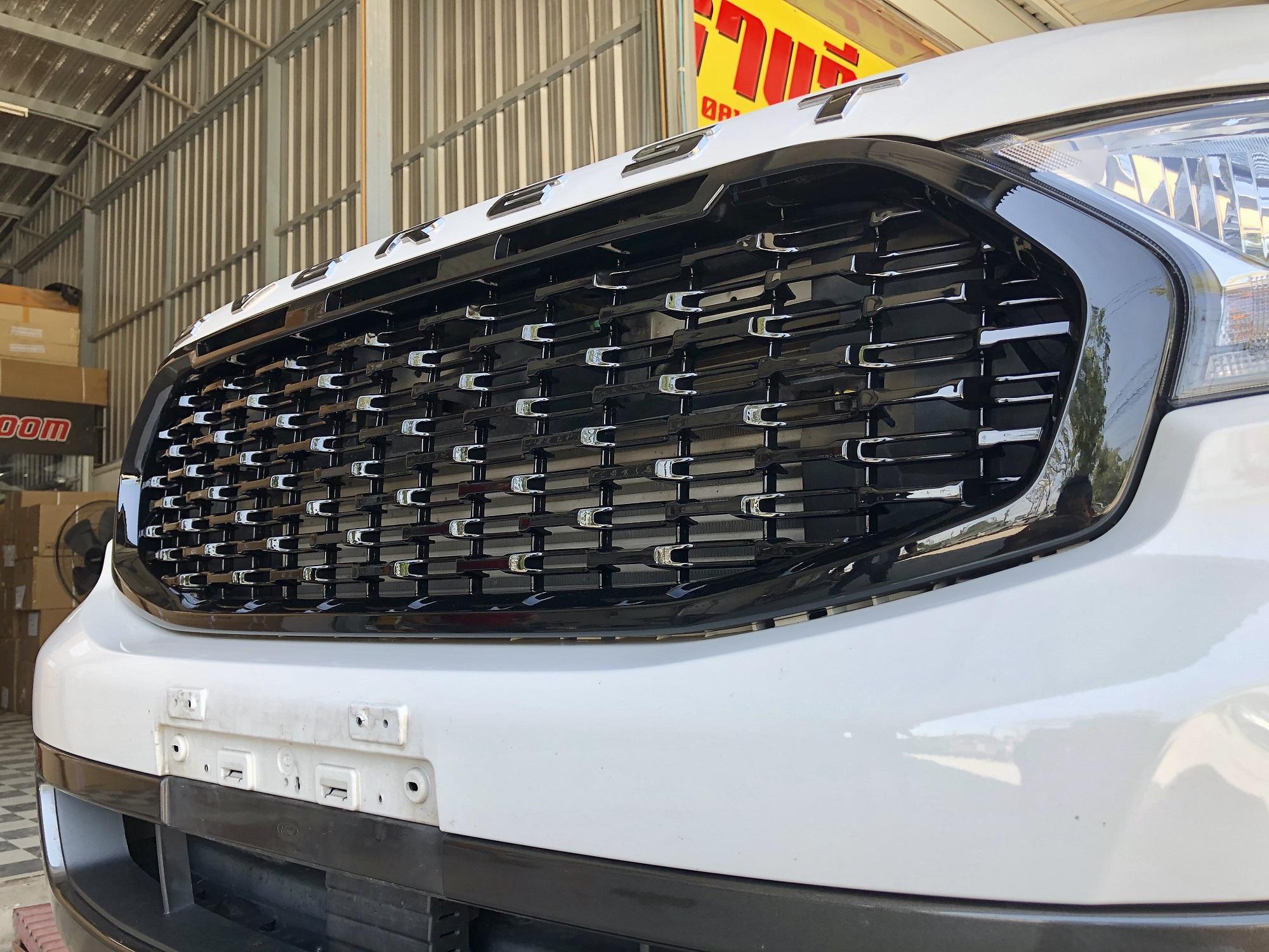 กระจังหน้า Foro Everest2.0 2019-2021 สีดำเงา