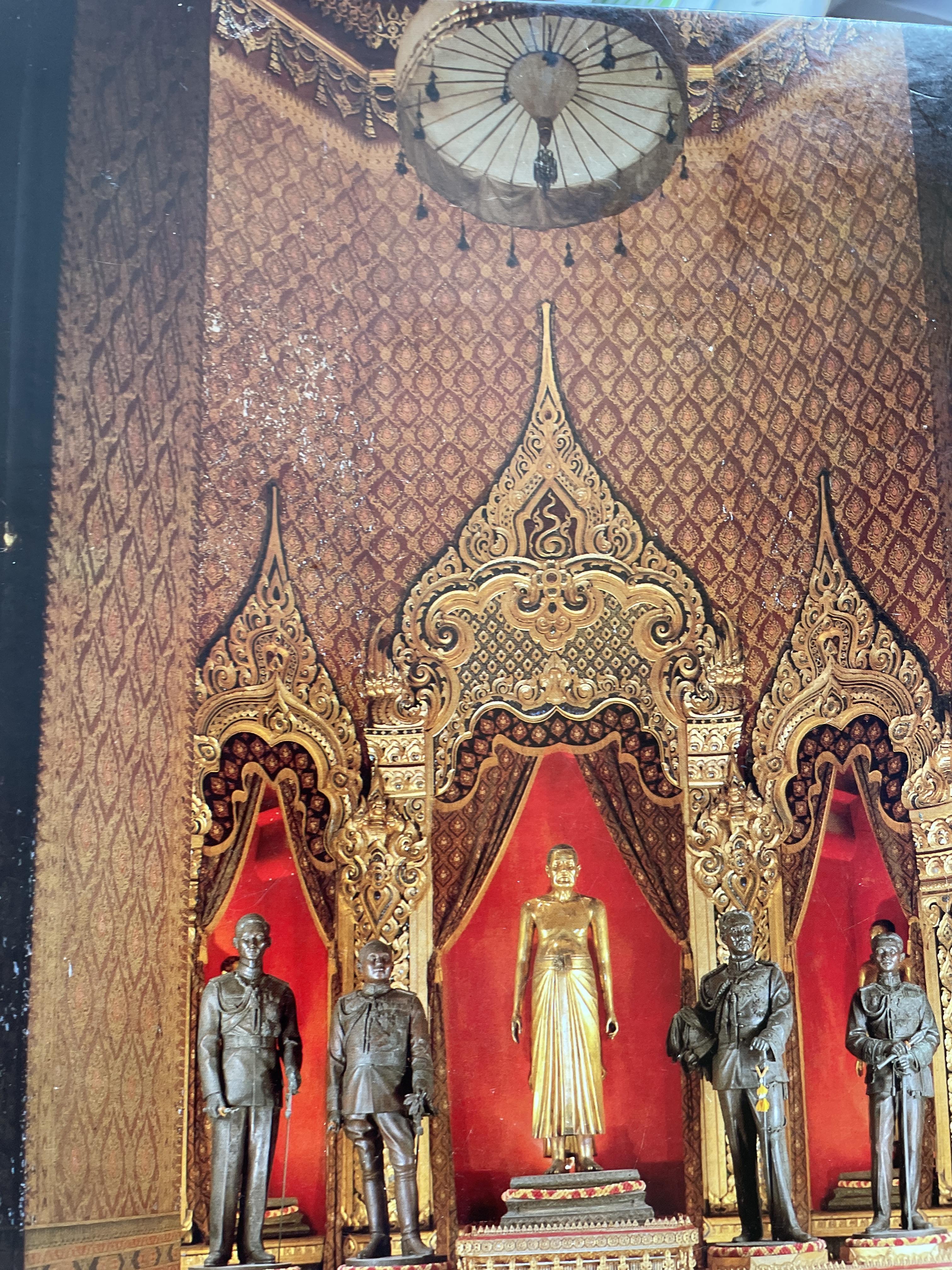 พระมหากษัตริย์ในพระบรมราชจักรีวงศ์กับประชาชน 5,500 กรัม