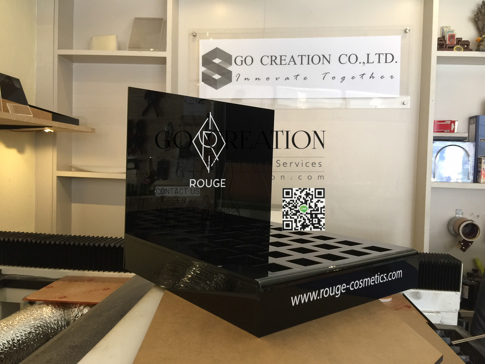 ชั้นโชว์เครื่องสำอาง อะคริลิค