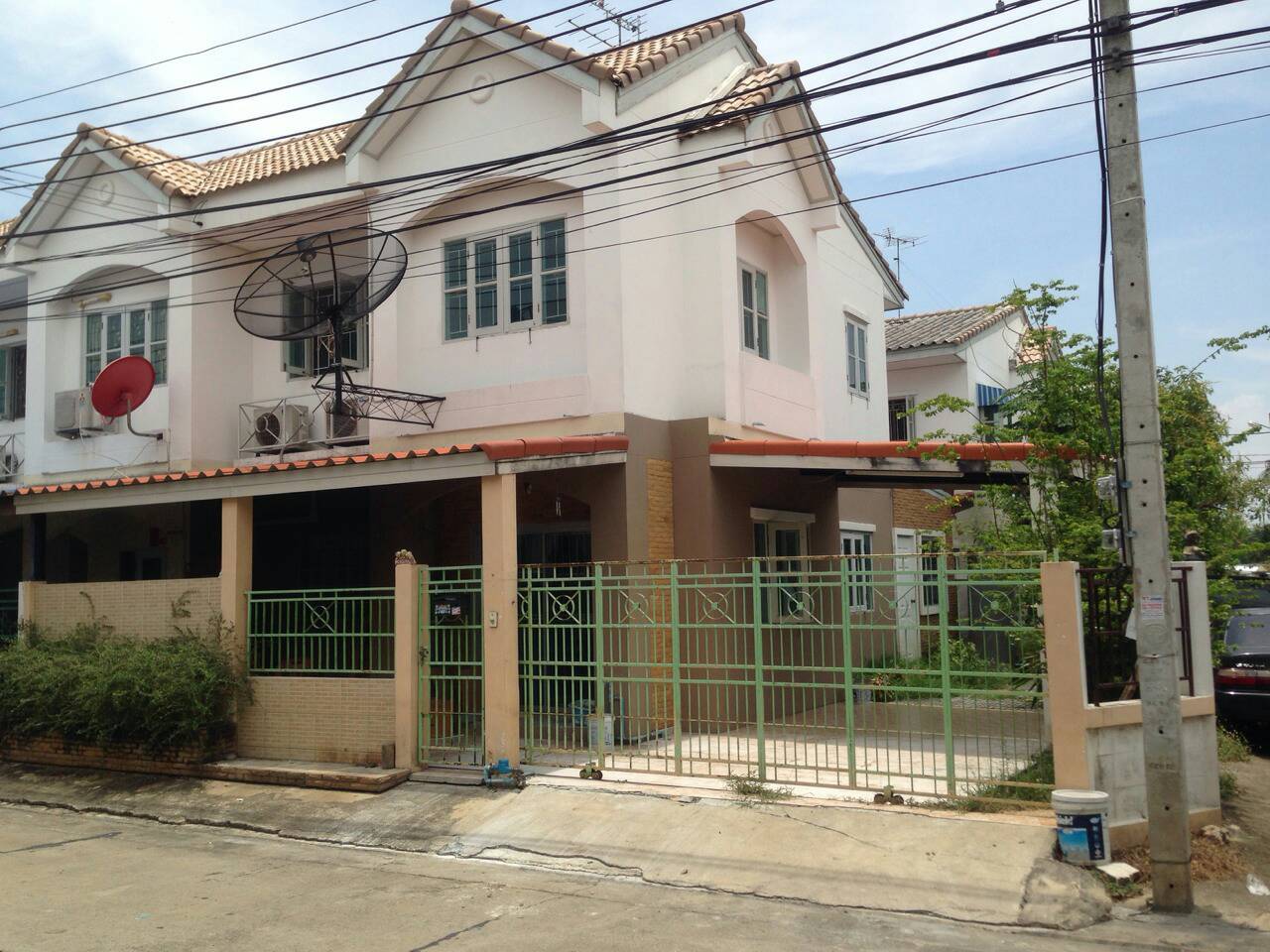 ทาวน์เฮ้าส์2ชั้น หลังมุม 34ตรว. ม.บัวทองธานีพาร์ควิลล์ 7 3นอน2น้ำ กาญจนาภิเษก-จันทร์ทองเอี่ยม(เทศบาล 11/4) บางบัวทอง นนทบุรี ใกล้สถานีรถไฟฟ้าสายสีม่วง