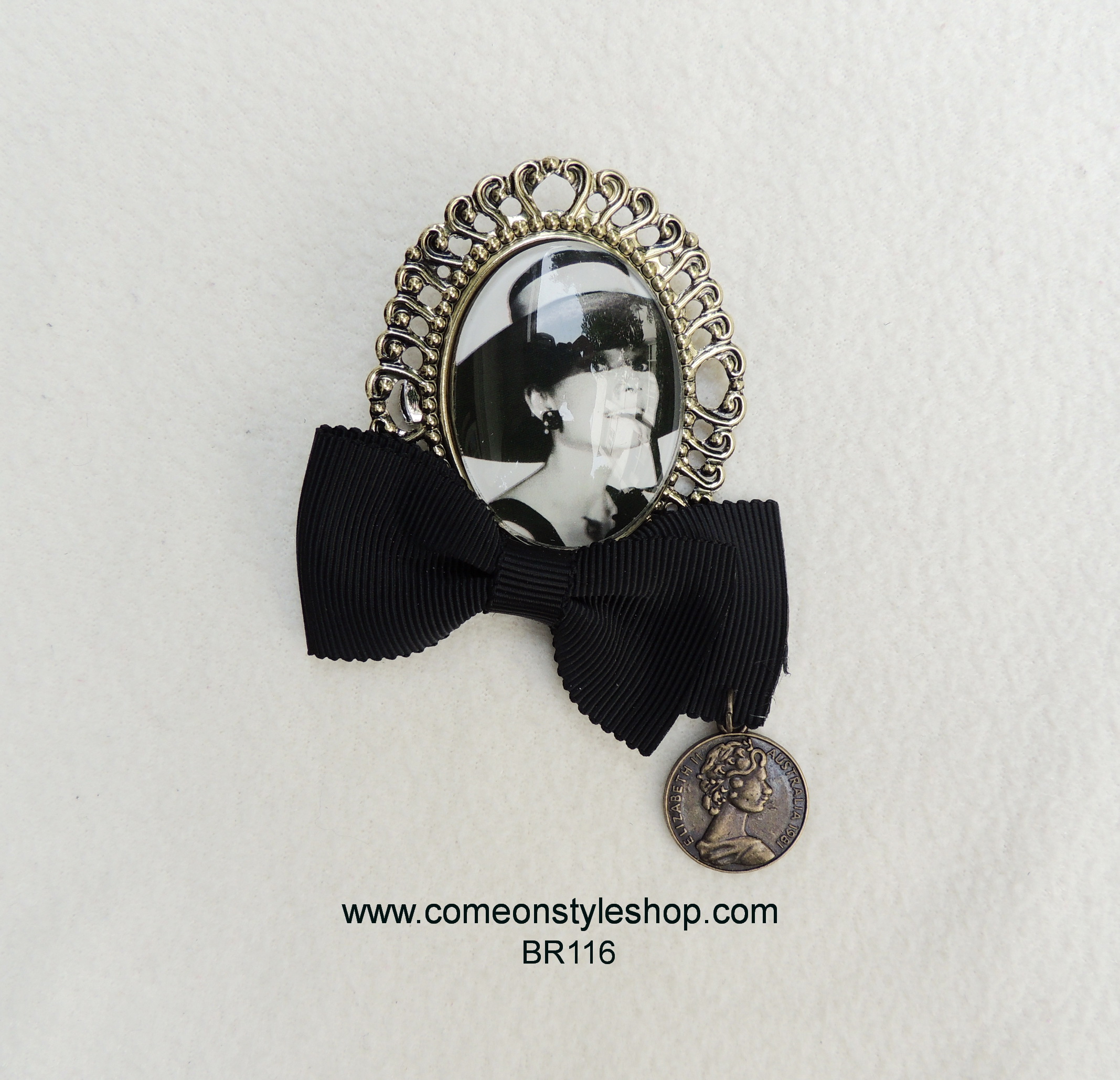 เข็มกลัดแฟชั่น สไตล์วินเทจ ภาพออเดรย์ แฮพเบิร์น Audrey Hepburn 