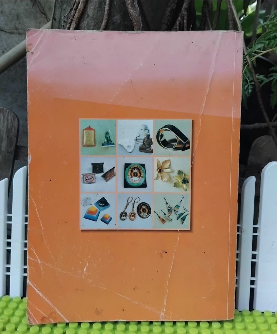 หนังสือวิชาชีพเพื่อประชาชน เครื่องประดับ โดย พิชิต เลี่ยมพิพัฒน์ สามารถนำความรู้เกี่ยวเครื่องประดับมาใช้ทำงานได้จริง สภาพสะสม