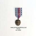 เข็มกลัดประดับยศอัศวินหัวสิงโตทองเหลือง เข็มกลัดทหาร เครื่องประดับพังค์ร็อค เครื่องประดับคอสเพลย์ Royal Leo Lion Coat of Arm Knight Ribbon Coin Medal Badge Military Rock Punk Jacket Clothing Fashion Costume Brooch/Pin BR258