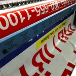 ป้ายไวนิลขายบ้าน–ขายด่วน–ขาย/เช่าตึก 2 คูหา ทำไมจึงเป็น “อาวุธการขายภาคสนาม” ที่ทรงพลังไม่เคยตกยุค