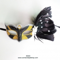หน้ากากแฟนซีประดับขนนกแท้ หน้ากากปาร์ตี้ ออกงาน การแสดง งานคุณภาพ Fancy masquerade party with feather mask (สีดำ) M242BK