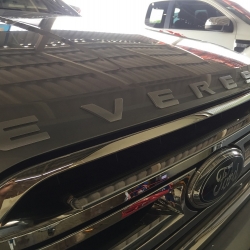 ตัวหนังสือ EVEREST สีเทา Grey