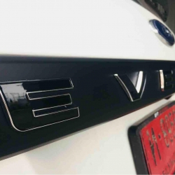 ตัวนูน ตัวหนังสือ ติดคาดท้าย Everest (ดำขอบเงิน)