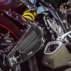 ครอบสวิงอาร์ม MOTOZAAA FOR HONDA CBR650R 2019