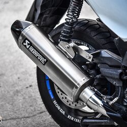 ท่อมอเตอร์ไซค์ AKRAPOVIC TITANIUM LOGO ALUMINIUM SLIP-ON FOR HONDA Honda Forza300ABS 2018-2019/ForzaABS 350 2020-2022