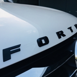 ตัวหนังสือ 3มิติ Fortuner สีดำเงา Black