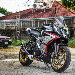 สายHEL HONDA CBR650F เดินอ้อมปั๊มหลัง สายสีแดง หัวเบนโจสีทอง