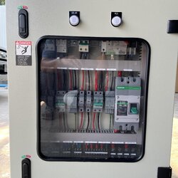 ตู้ไฟสำเร็จ Combiner Box On/Off grid ตู้อลูมิเนียมไม่เป็นสนิม แบรนด์ SolarCellDIY สำหรับขนาด 5kW-10kW 2String (1Phase) อุปกรณ์Suntree