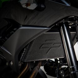 การ์ดหม้อน้ำ Evotech สีดำ สำหรับ Kawasaki Versys 650