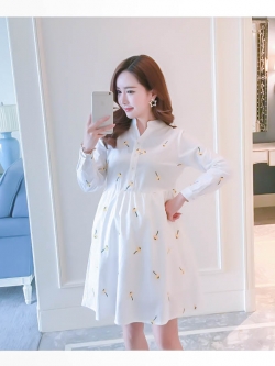 ชุดคลุมท้องสีขาว แขนยาว ปักลายดอกไม้