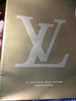 LE CATALOGUE LOUIS VUITTON MAROQUINERIE. 0 กก.