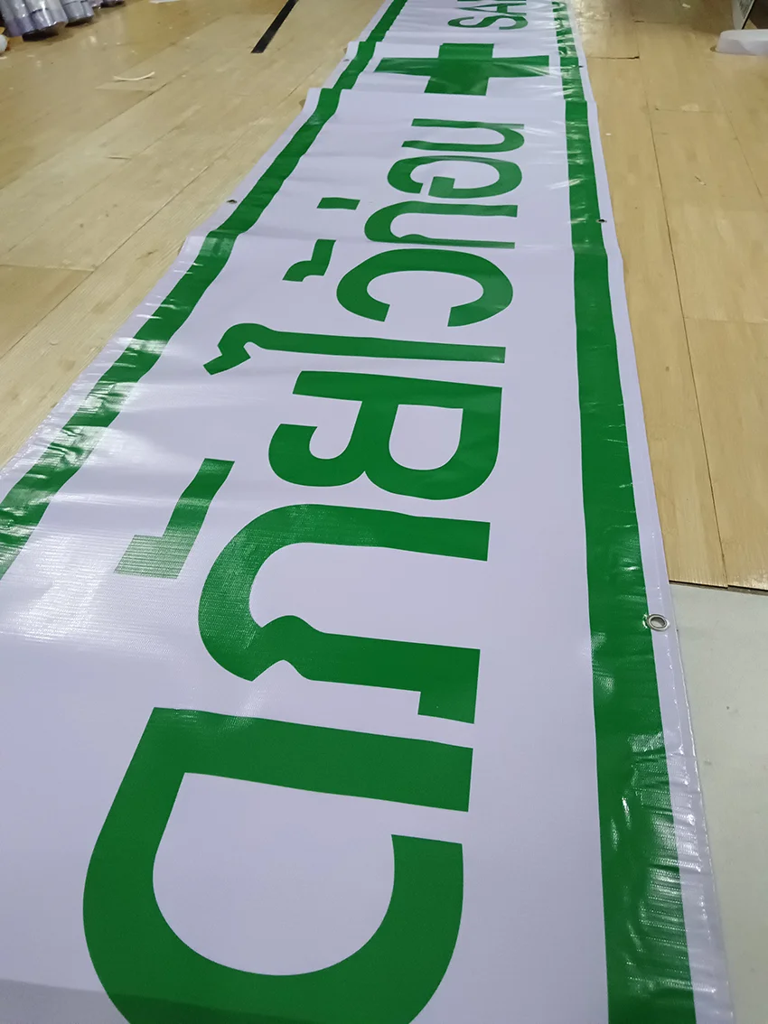 ป้ายไวนิลปลอดภัยไว้ก่อนพร้อมเจาะตาไก่ ขนาดยาว สีเขียว–ขาว สำหรับงานก่อสร้าง ป้ายไวนิลปลอดภัยไว้ก่อนพร้อมเจาะตาไก่ ขนาดยาว สีเขียว–ขาว สำหรับงานก่อสร้าง